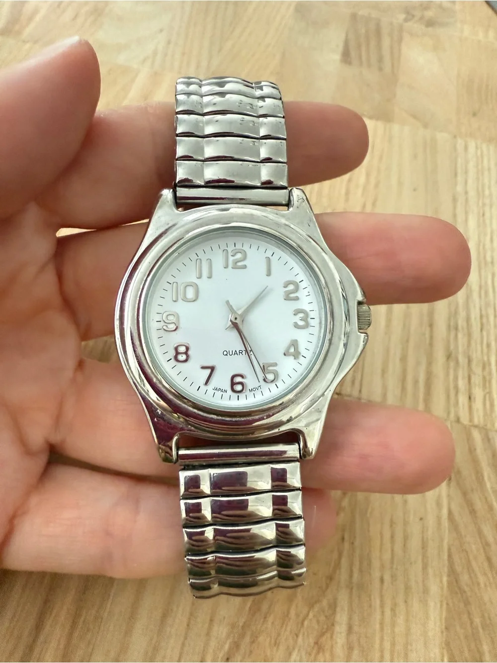 Unbranded silver tone minimal watch NEW BATTERY